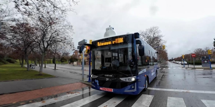 Más de 1.200 pasajeros prueban el primer bus autónomo de la Comunidad de Madrid