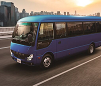 Mitsubishi Fuso lanza el nuevo autobús Rosa liviano actualizado