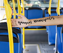 Guaguas Municipales convierte sus vehículos en un espacio artístico