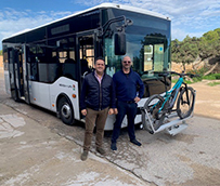 Juan Costa de Autocares Paya recibe su primer NovocitiLife de Isuzu