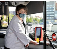 El billete de autobús único ahora se puede pagar con tarjeta, en dos líneas TMB