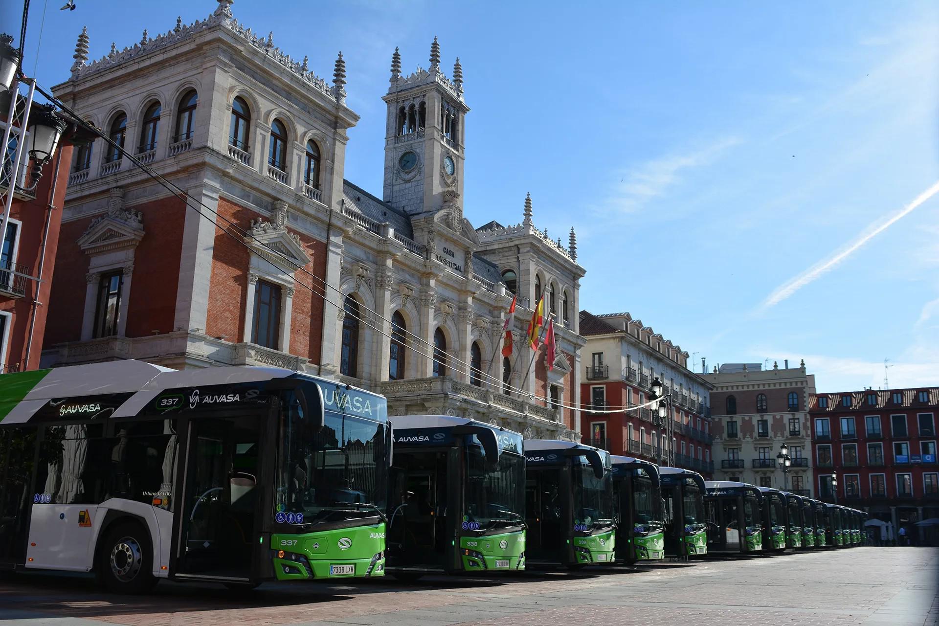 Auvasa firma dos acuerdos que afectan a más de 450 conductores