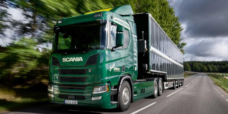 Scania comienza sus pruebas con un camión con paneles solares