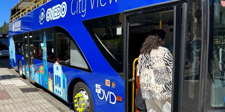 Oviedo reactiva su autobús turístico como propuesta de ocio y descubrimiento