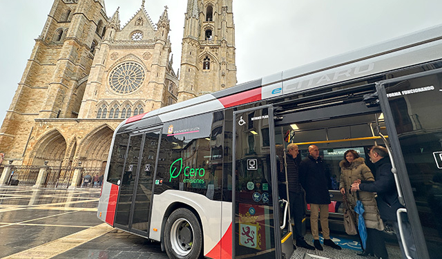 León incorpora tres nuevos autobuses urbanos de cero emisiones