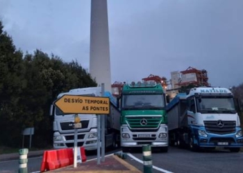 Los transportistas del carbón cercan de forma indefinida la central de Endesa
