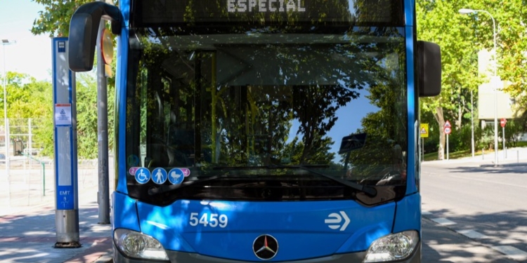 EMT Madrid fleta dos líneas para llevar a personas sin hogar a centros de acogida