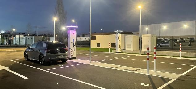 La CIM La Selva incorpora una estación de recarga de vehículos eléctricos