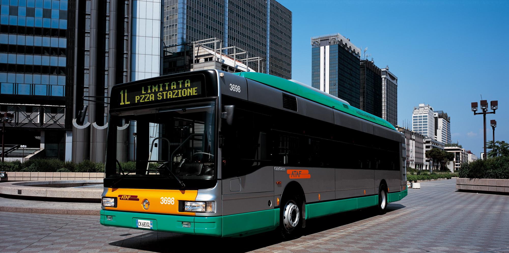 Iveco Bus celebra 50 años de innovación en el transporte de pasajeros