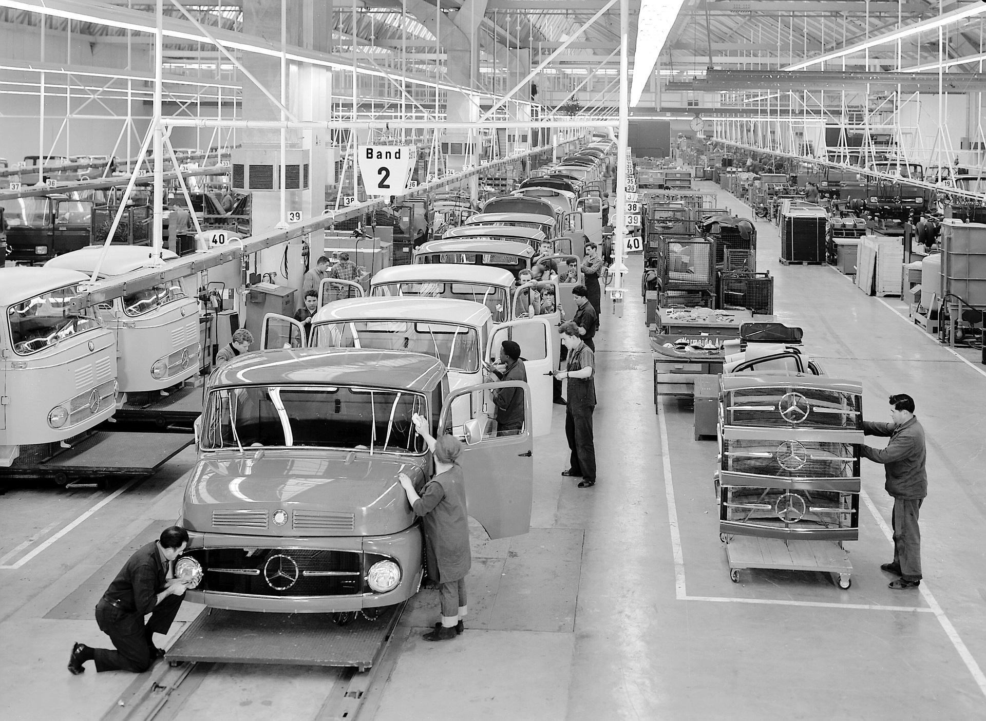 Mercedes-Benz celebra 60 años de producción de camiones en Wörth
