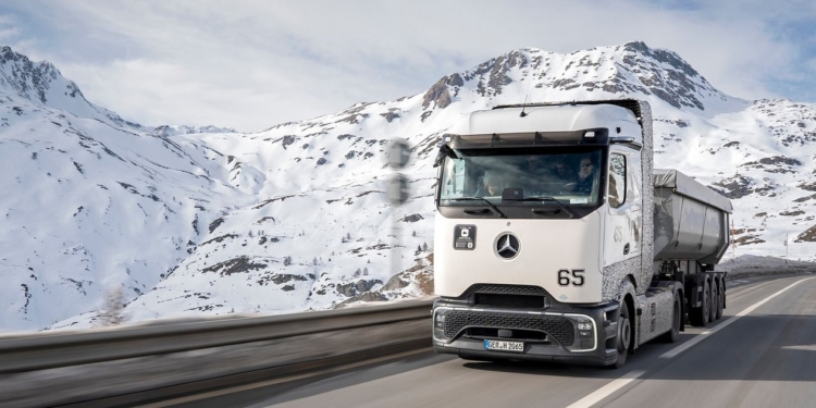 Daimler Truck inicia pruebas de camiones GenH2 en condiciones extremas