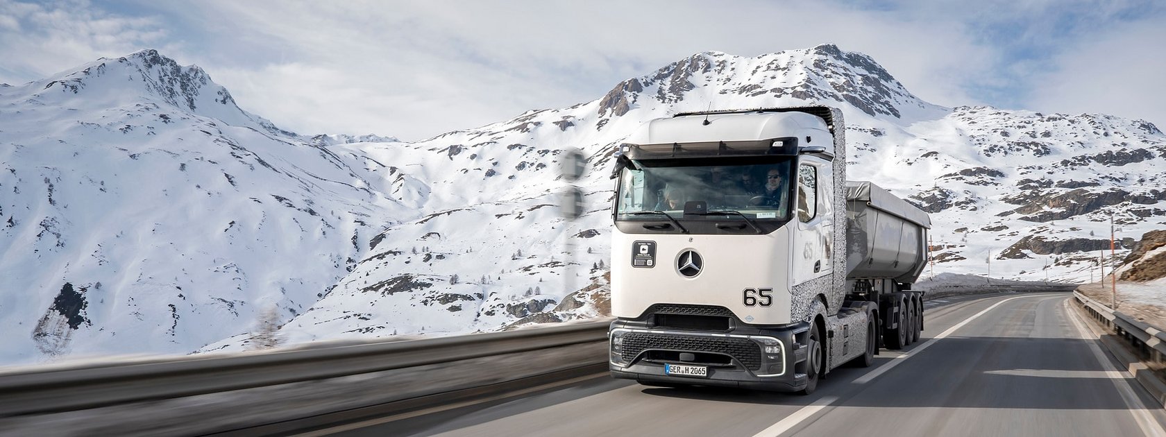 Daimler Truck inicia pruebas de camiones GenH2 en condiciones extremas