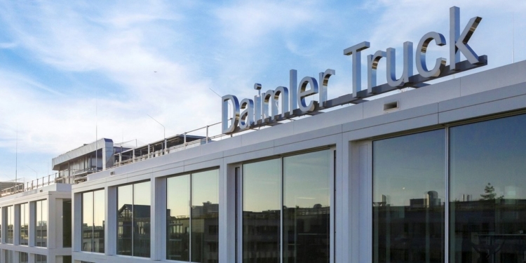 Daimler Truck premia a 25.000 empleados con un bono de 4.140 euros