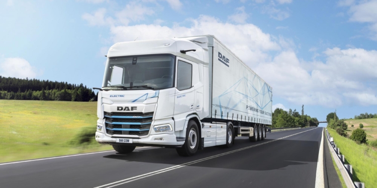 DAF Trucks y TotalEnergies firman acuerdo para impulsar la movilidad de cero emisiones