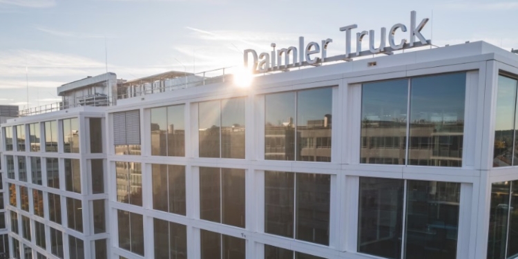 Daimler Truck espera ganancias récord en 2023 tras el tercer trimestre