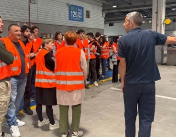 Dbus recibe la visita de estudiantes de un ciclo superior de movilidad