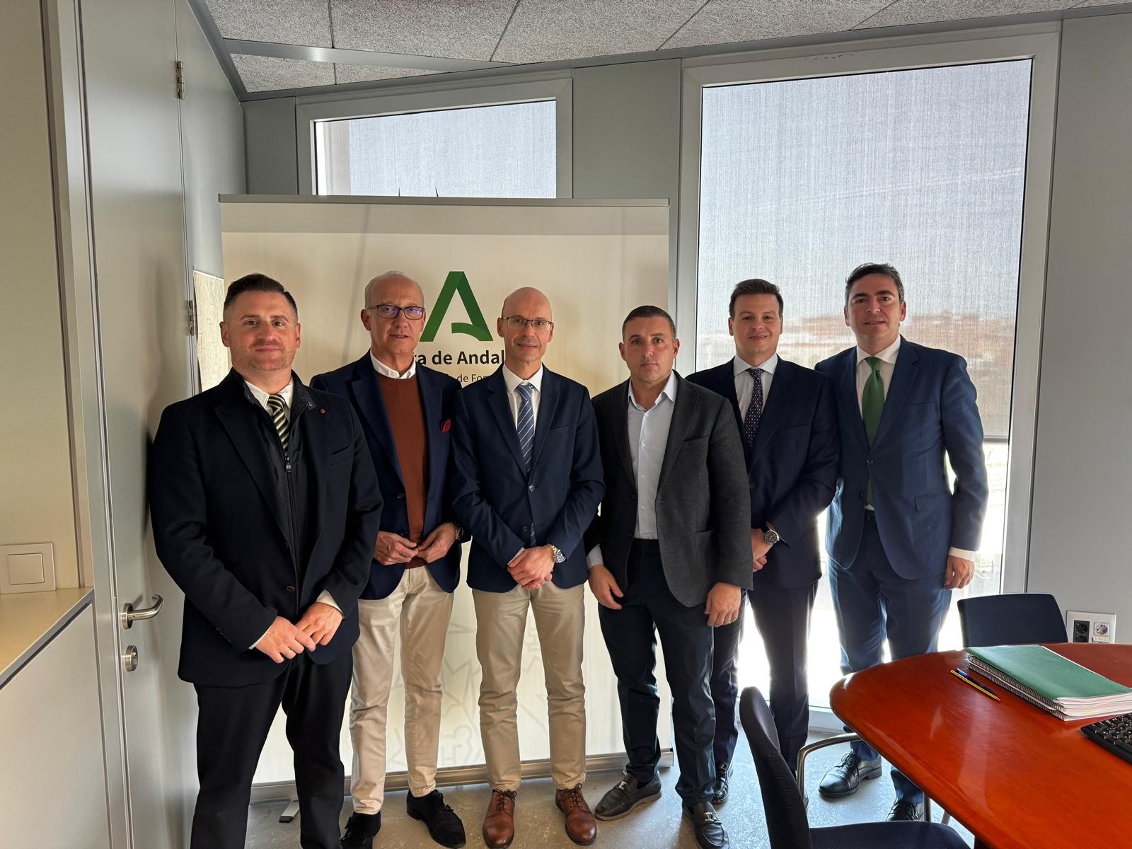 Direbús se reúne con la Junta de Andalucía para abordar los retos del sector