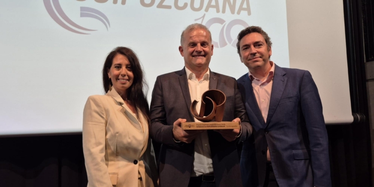 La Guipuzcoana, premiada por sus 100 años al servicios del transporte