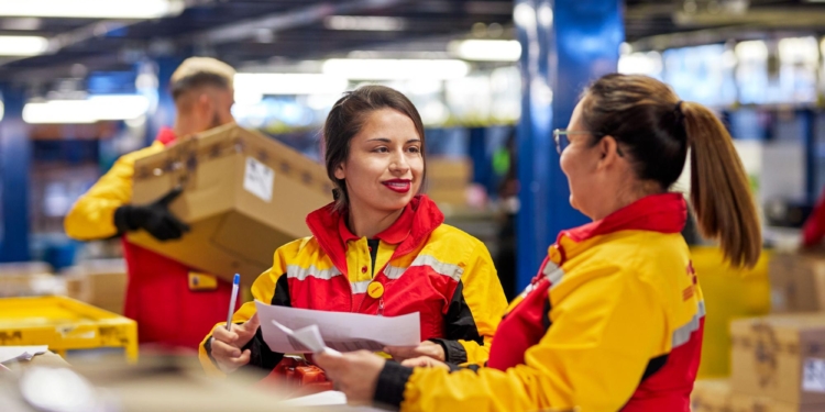 DHL reconocida como líder en el Magic QuadrantT 2025 para logística de terceros