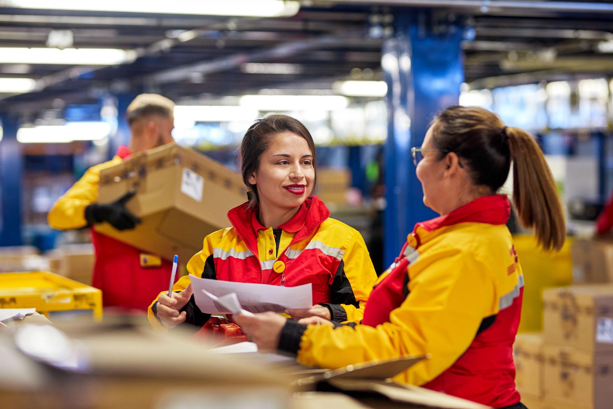 DHL reconocida como líder en el Magic QuadrantT 2025 para logística de terceros