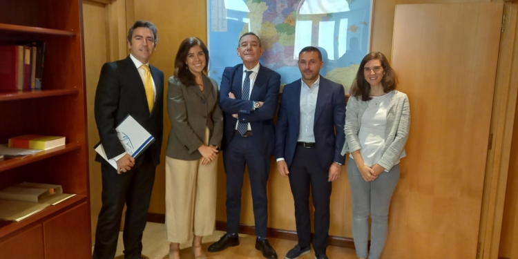 Direbús y Migraciones se reúnen para tratar la falta de conductores