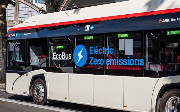 Barcelona reduce las emisiones y promueve el transporte público