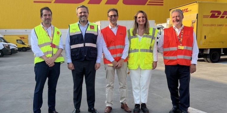Jorge Rodrigo visita el Hub internacional de DHL Express en Madrid-Barajas