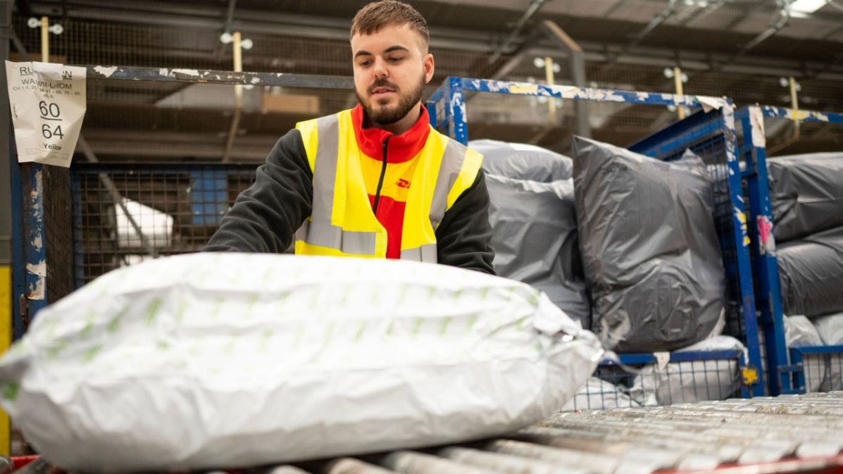 DHL prevé incrementar su operativa casi un 30% durante la temporada alta de 2024