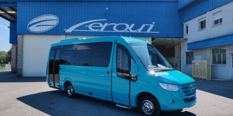 Nuevo Sunset S4 Semiurbano de Ferqui sobre chasis de Sprinter