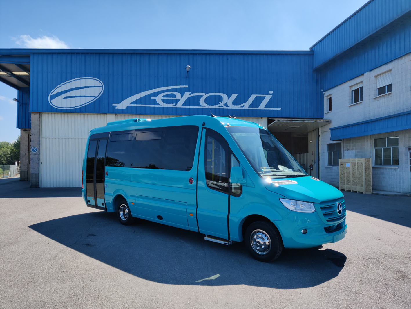 Nuevo Sunset S4 Semiurbano de Ferqui sobre chasis de Sprinter