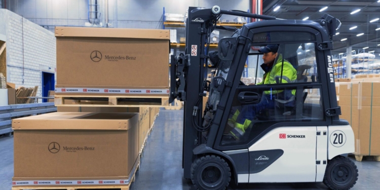 DB Schenker suministra a Mercedes-Benz, volumen récord