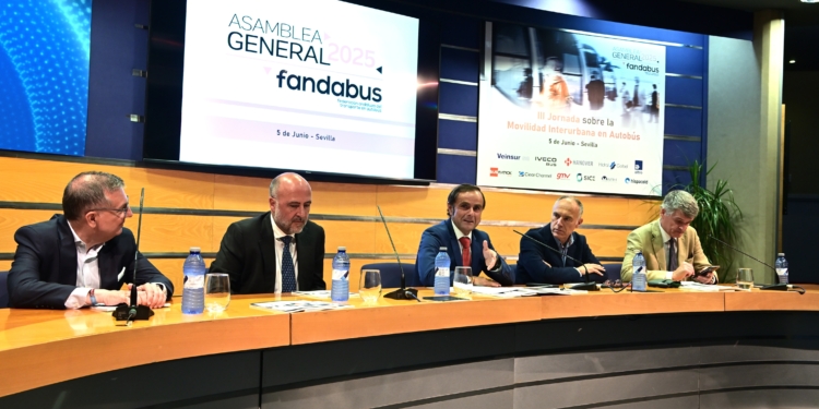 Unidad y previsión ante los retos: el transporte andaluz se moviliza en Sevilla
