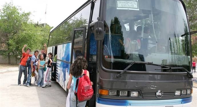 Faltan vehículos destinados al transporte escolar para el curso 23-24