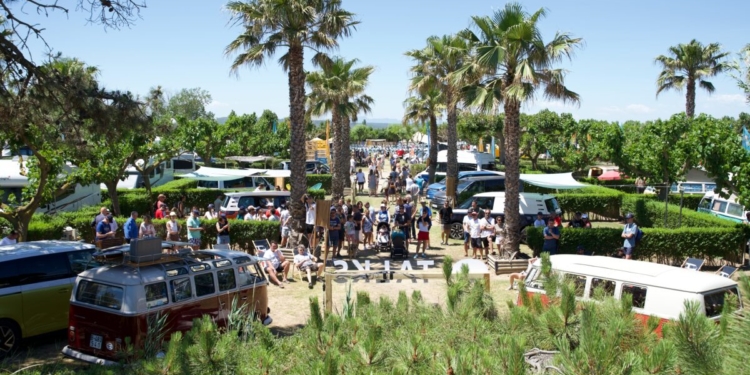 La concentración de furgos de Volkswagen, a ritmo de récord