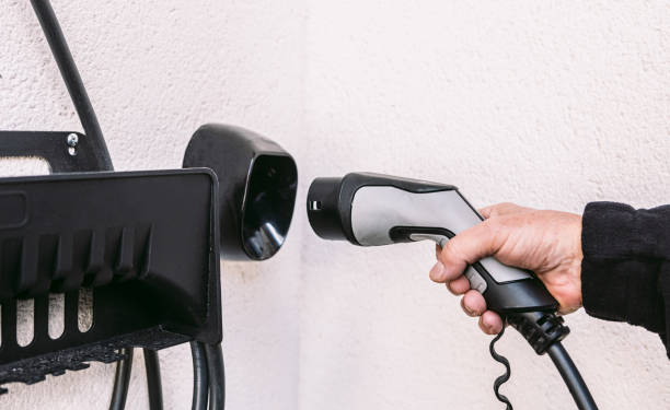 Las matriculaciones de vehículos electrificados se disparan un 77% en abril