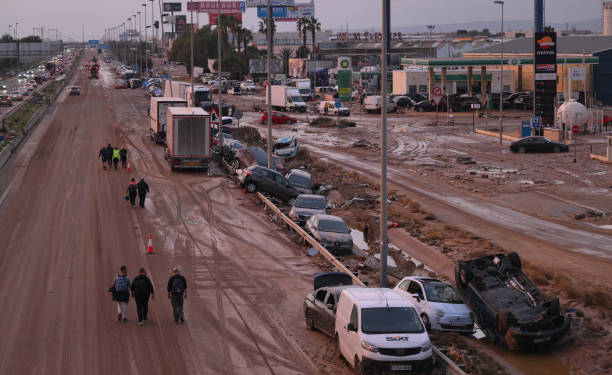 Valencia Incomunicada: La DANA Causa Estragos en el Transporte