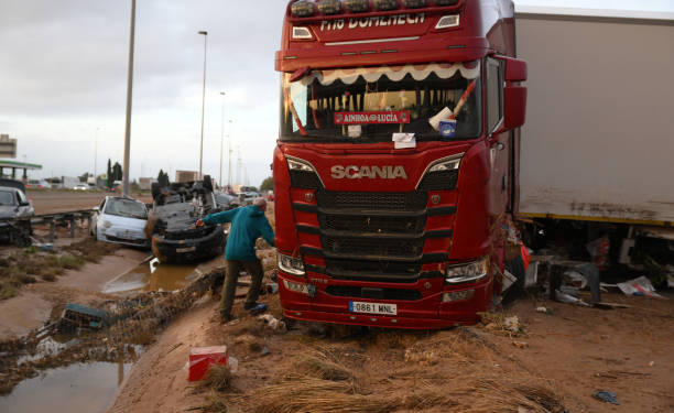 Héroes del barro olvidados y rodeados de chatarra