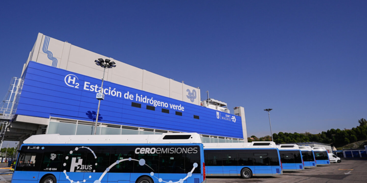 Madrid pone en marcha la primera hidrogenera de autobuses de Europa