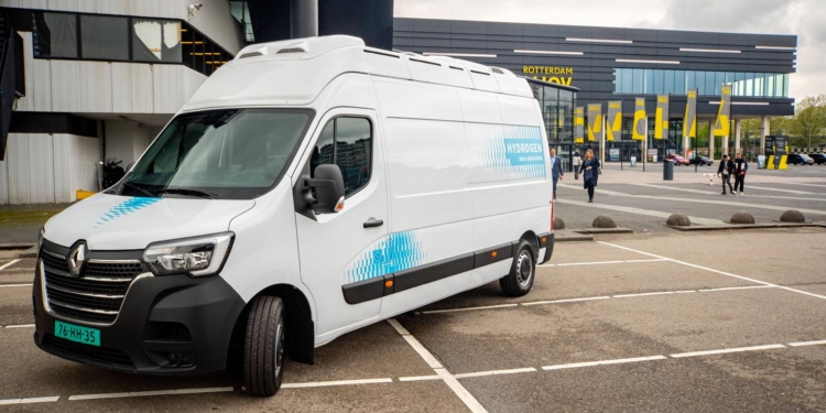 Hyvia efectúa la primera prueba con su Renault Master Van H2-TECH