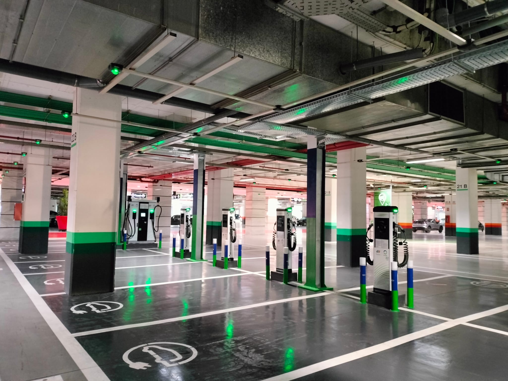 Iberdrola y bp pulse inauguran el mayor megahub de recarga en España