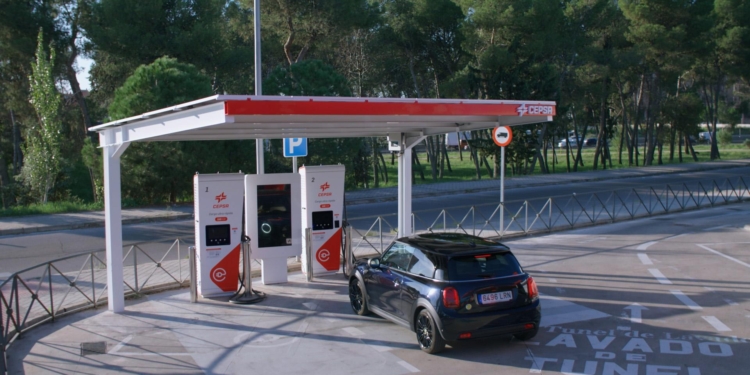 Endesa y Cepsa lanzan una solución global de recarga