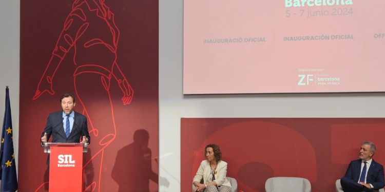 Oscar Puente defiende el crecimiento económico para descarbonizar el Sector