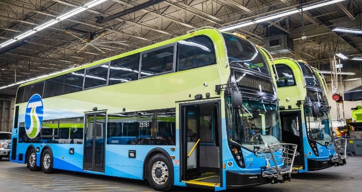 Alexander Dennis entrega el primer Enviro500 construido por BRM