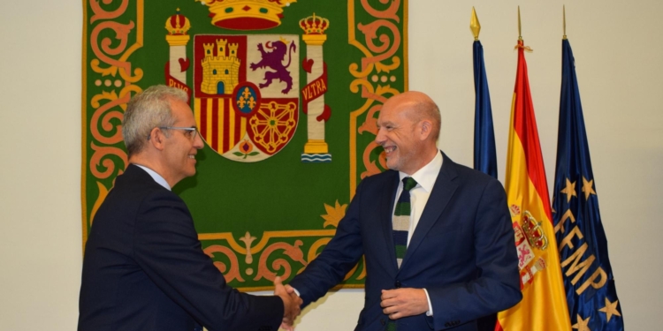 La AEC y la FEMP firman un acuerdo para mejorar la movilidad urbana