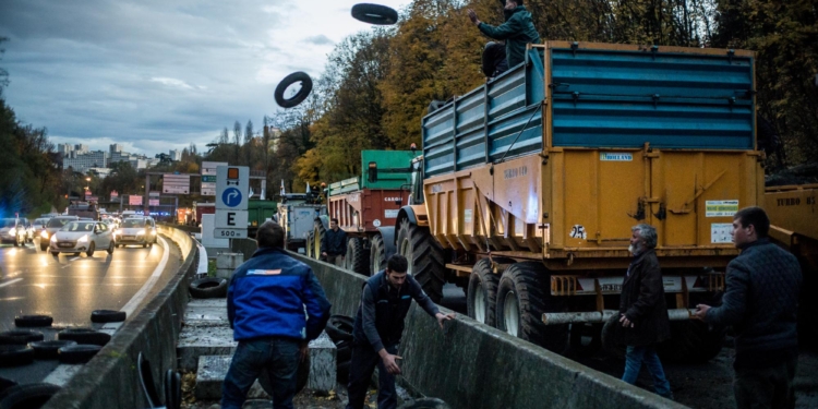IRU pide garantías para los transportistas ante los bloqueos