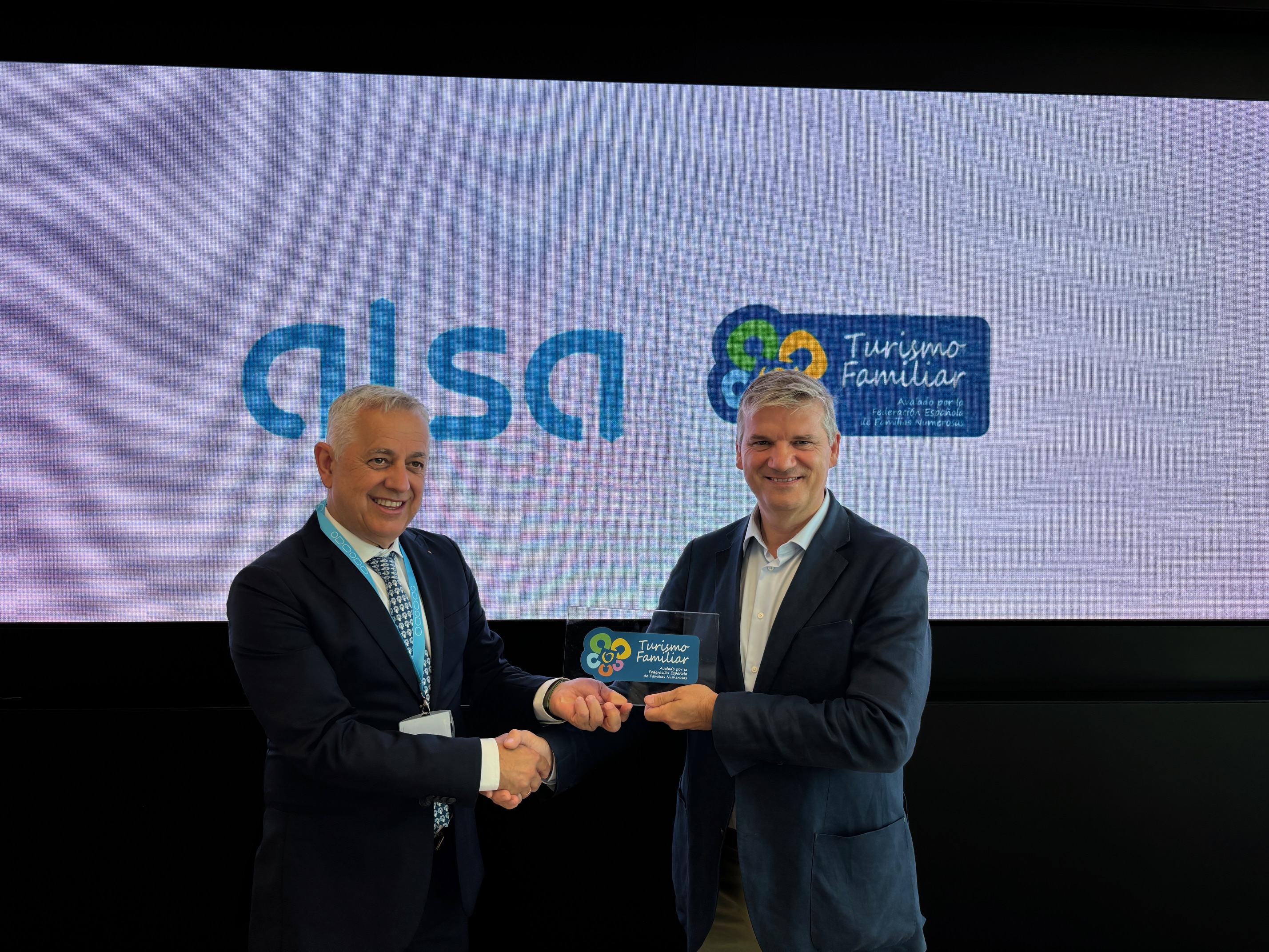 Alsa recibe el Sello de Turismo Familiar por su compromiso con los viajes adaptados