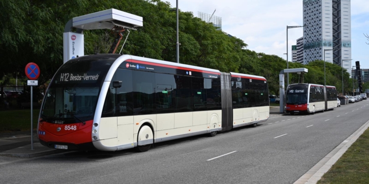 La línea H12 de Barcelona será totalmente eléctrica a finales de año