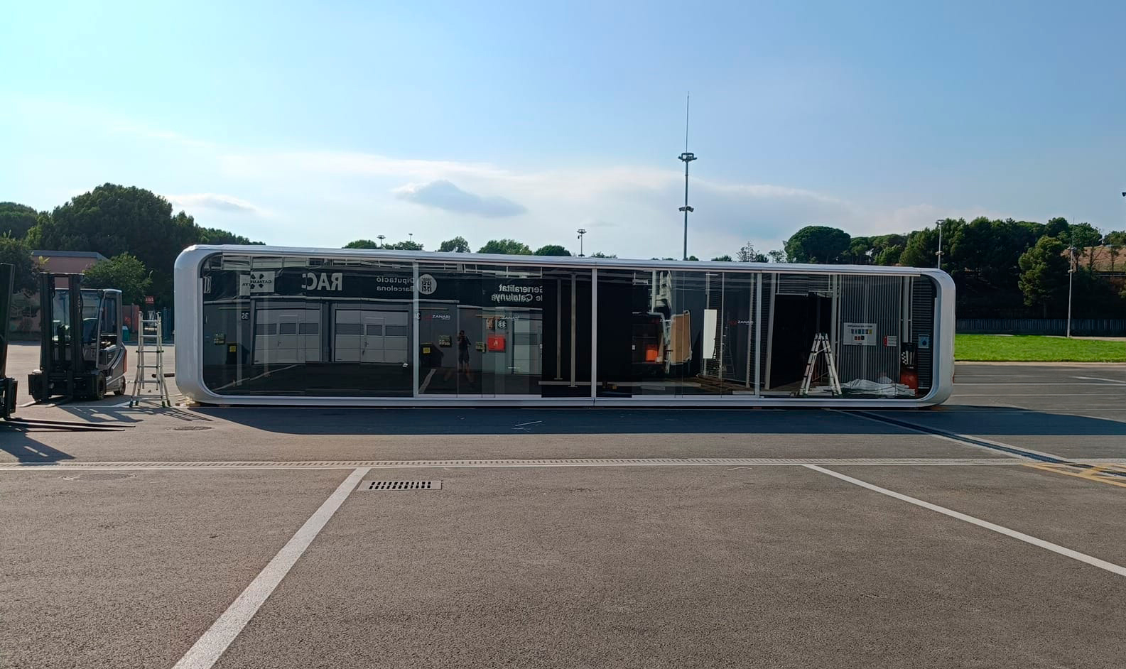 Still impulsa la logística del Ferrari Challenge Series con sus carretillas