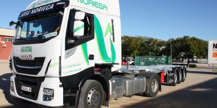 Guillén entrega 20 portacontendores a Transnoriega