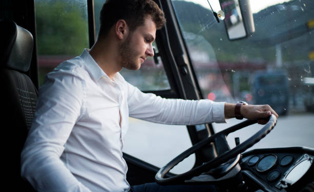 Galicia destina 800.000 euros a jóvenes para obtener el carnet autobús